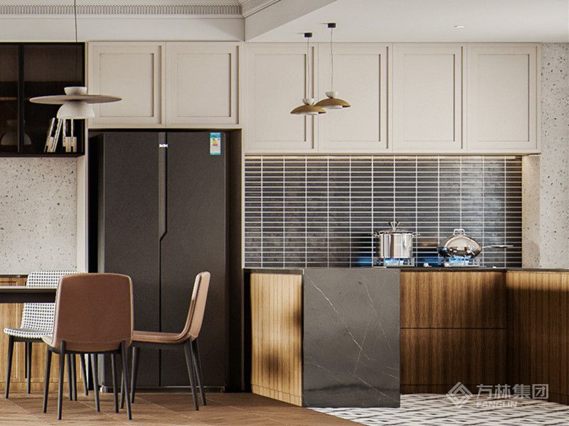 开放式厨房，彰显空间开阔感，马赛克，水磨石材料的运用使空间更灵动。